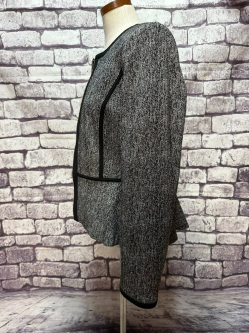 DKNY Black & White Tweed Peplum Style Hem Jacket Size 12 - Picture 4 of 9